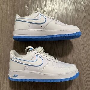 Nike Men's White and Blue Sneakers
